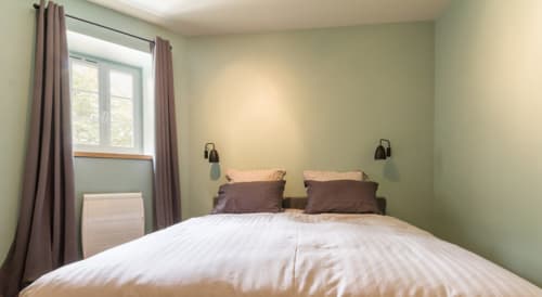 lit king parfait pour les couples - Domaine du Réveillon