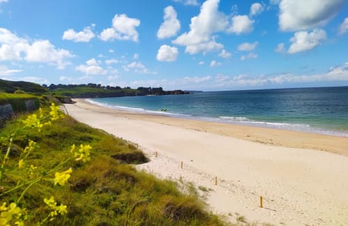 La magnifique plage des Grands Sables à proximité des maisons de Kerdavid'île votre séjour iodé à Belle île en mer