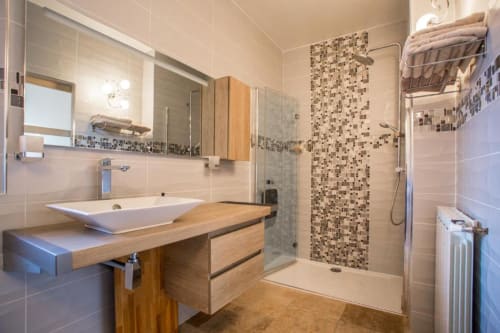 Chambre d'hôtes pour 2 personnes avec salle de bain privée  proche Nice | Domaine les Cigales