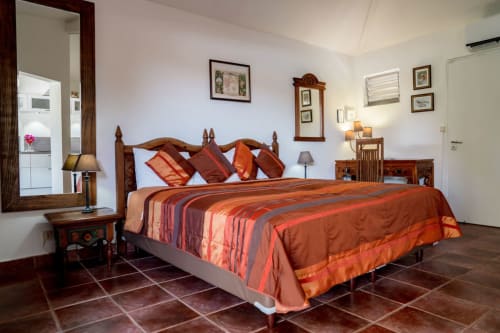 lit king avec miroir - location saisonnière à Saint Martin aux Antilles 