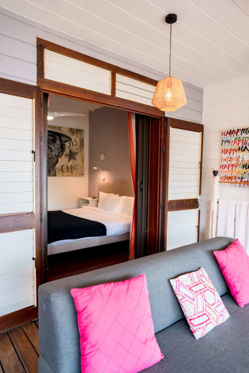 canapé extérieur et chambre deluxe du gite - Antilles 