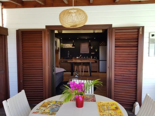 salon et terrasse - louer un bungalow aux Antilles 