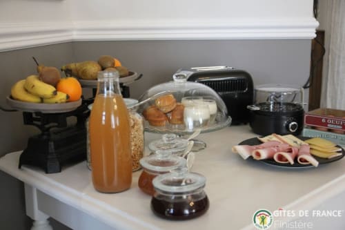 chambre d'hôtes gr 34 petit déjeuner kerlaz