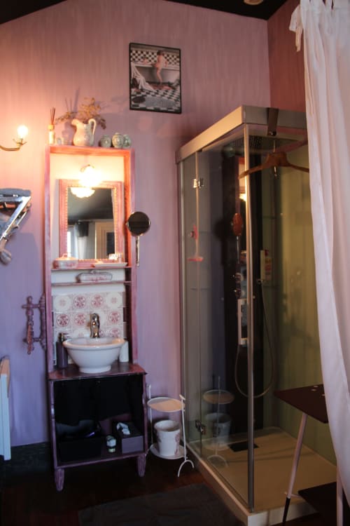 Le coin salle d'eau avec la douche