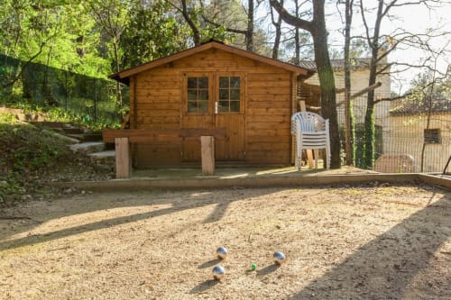 Hébergement en chambre d'hôtes proche Antibes avec terrain de pétanque | Domaine les Cigales