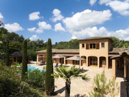 Réservation vacances en chambre d'hôtes avec piscine et jardin sur la  Côte d'Azur | Domaine les Cigales
