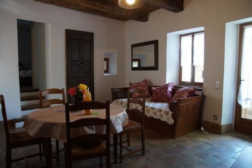 sala de convívio acolhedora - mordeduras familiares perto de Avignon
