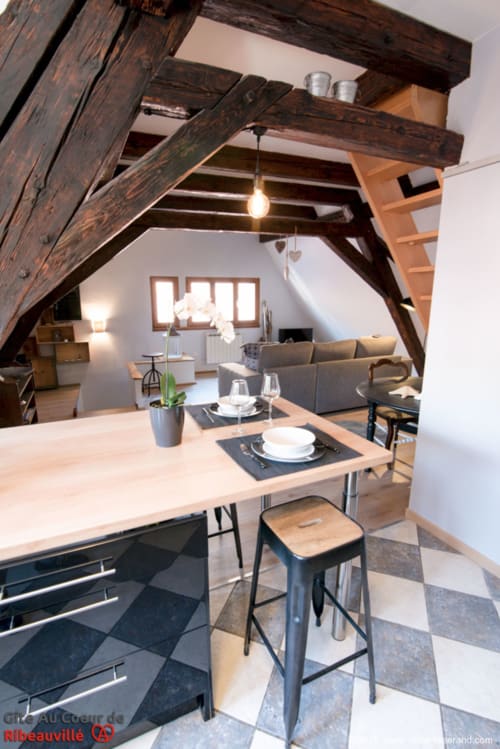 loft gite ribeauvillé alsace cuisine noire carrelage cabochon
