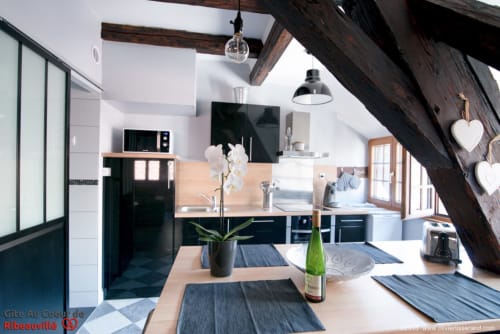 colombage cuisine noire loft moderne gite ribeauvillé alsace 
