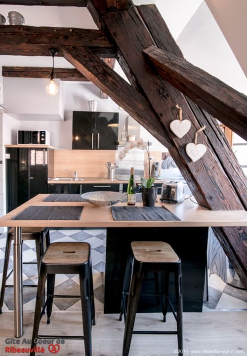 cuisine loft noire colombage gite cigognes ribeauvillé alsace