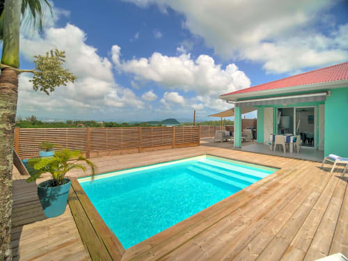 Vacances en Martinique avec bébé: location du lit parapluie avec matelas