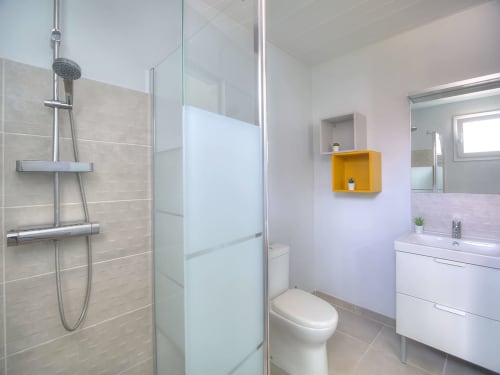 salle de bain avec WC - location famille en Martinique 