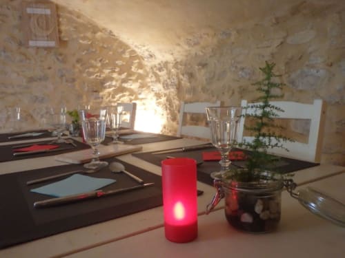table d'hôtes dressée - Prieuré d'Orniols