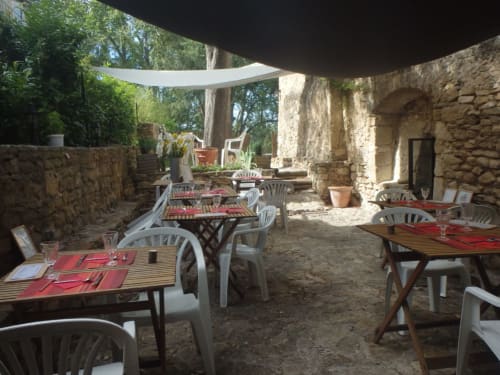 outdoor table d'hôtes - Prieuré d'Orniols