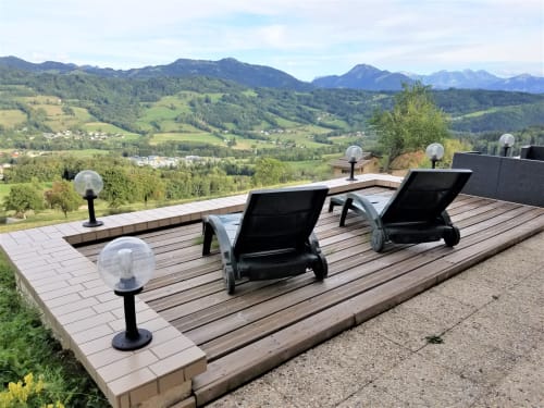 Chaise de jardin avec vue sur la montagne, gîte, Boëge.