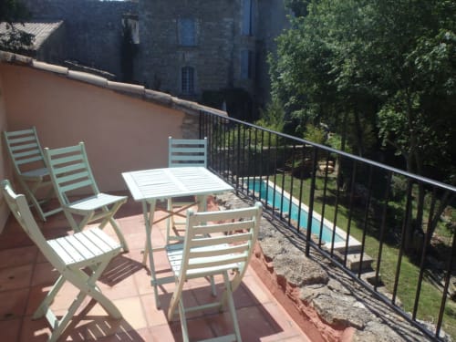 terraço com piscina - Le Prieuré d'Orniols