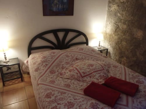 stone wall room - Le Prieuré d'Orniols
