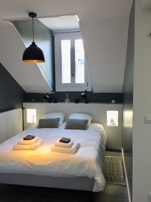 stay in a guest room at Chateau Thierry with swimming pool
