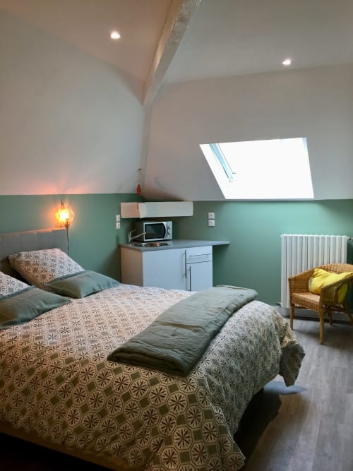 large double bed - family holidays at chateau Thierry