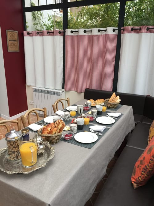 guest room with breakfast - maison joussaume Latour in chateau Thierry Portes de la Champagne