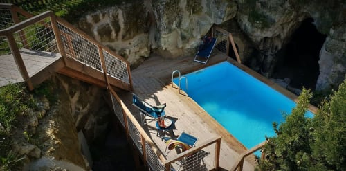Piscine semi-troglodyte du grand gite Logis Escale à Gennes