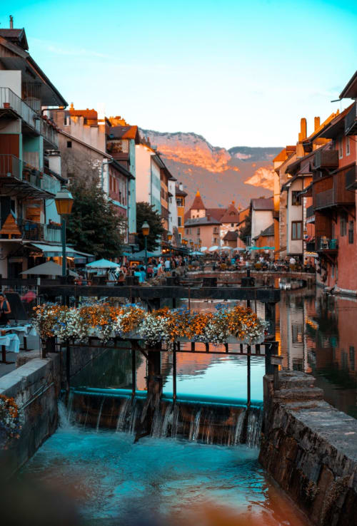 lieux à visiter dans les environs Genève
Evian-les-Bains
Annecy
Yvoire
Montreux
Chamonix
