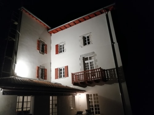 douceur des terrasses de Luroa quand vient la nuit