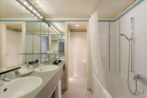 Chambre d'hôtel cosy et équipée à Rolle, Suisse