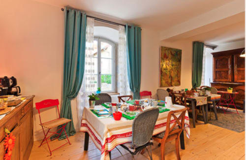 Bed and Breakfast with breakfast in the Jura | La Tour Charlemagne