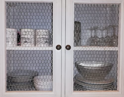 vaisselle dans la suite de 2 chambres d’hôtes à La Goutadou en Provence