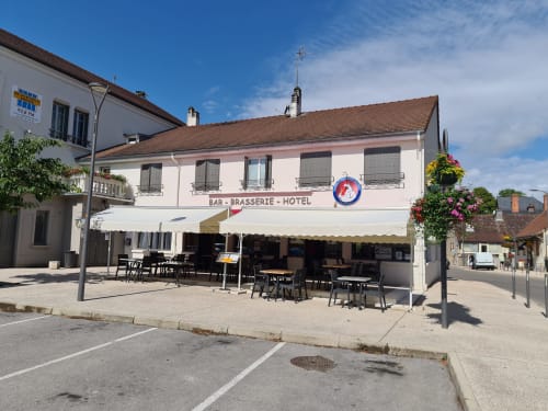 Bar avec terrasse proche de Louhans |  Hôtel - restaurant Le Chapon Bressan