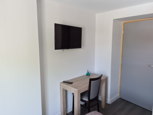 Hébergement en chambre double avec espace bureau | Saône et Loire