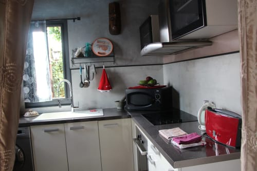 cuisine équipée et aménagée lodge le palissandre à la location la liane de jade
