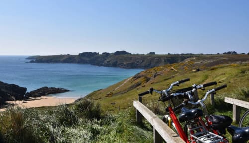 En vélo à Belle île en mer - location maison Kerdavid île