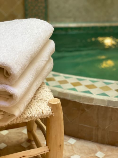 serviette de bain et piscine du riad ajarif 