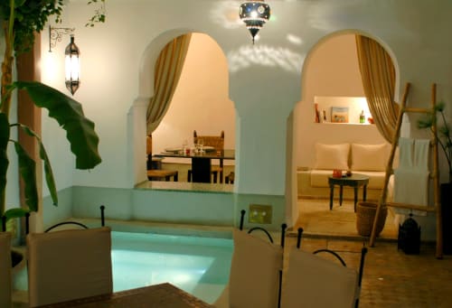 piscine privée et salle à manger