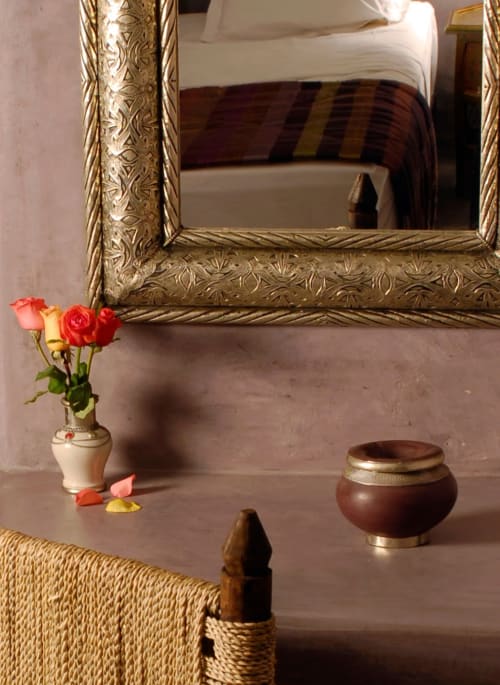fleurs et bureau - location au Riad Tawargit 