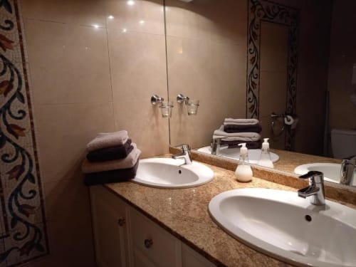 grande salle de bain privée - séjour près de Marseille