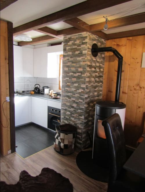 cuisine et poêle du chalet - vacances au ski a Mase 