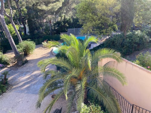 Autre vue de la terrasse vers le bas du jardin