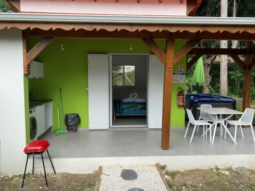 Entrée Bungalow, Ô Ti Jacko, hébergement Le Gosier, Guadeloupe. 