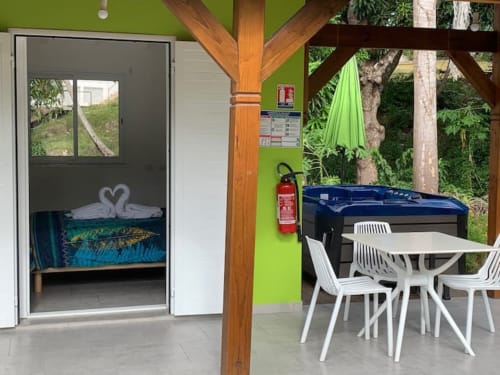 Entrée Ô Ti Jacko, logement avec Jacuzzi privé, Le Gosier, Guadeloupe. 
