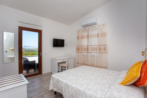 Camera matrimoniale con balcone e vista mare | Affittacamere La casa in collina - San Teodoro (Sardegna)