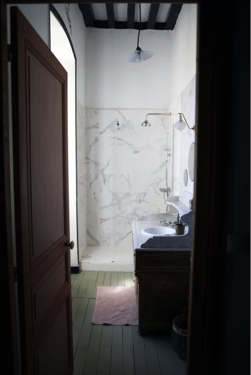bathroom and walk-in shower - Chateau Le Breuil