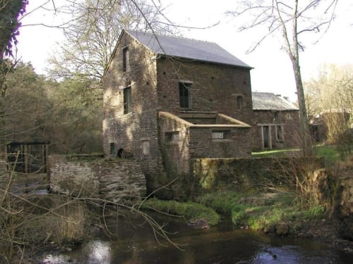 Ancien moulin en pierre au bord d'un ruisseau à Guipry-Messac, Bretagne - Gîte CafecouetBreizh