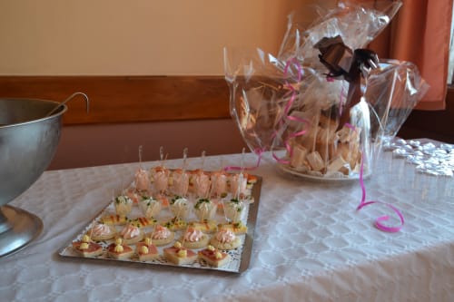 Plateaux d'amuse-bouches et canapés au gîte Le Comtois à Saône, France