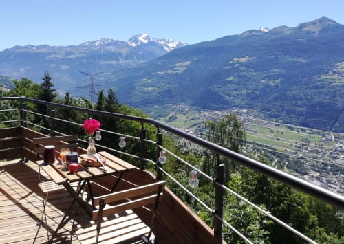 Holiday home with balcony and mountain view in the Alps
