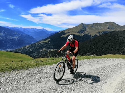 Séjour vélo VTT électriques dans les montagnes en Savoie