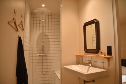  large bathroom,Accessible wheelchairs.