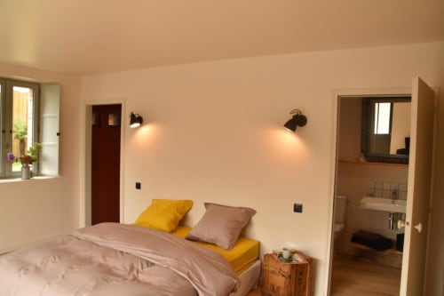 room with bathroom- Bed & Breakfast Les Maillettes in Les Epesses